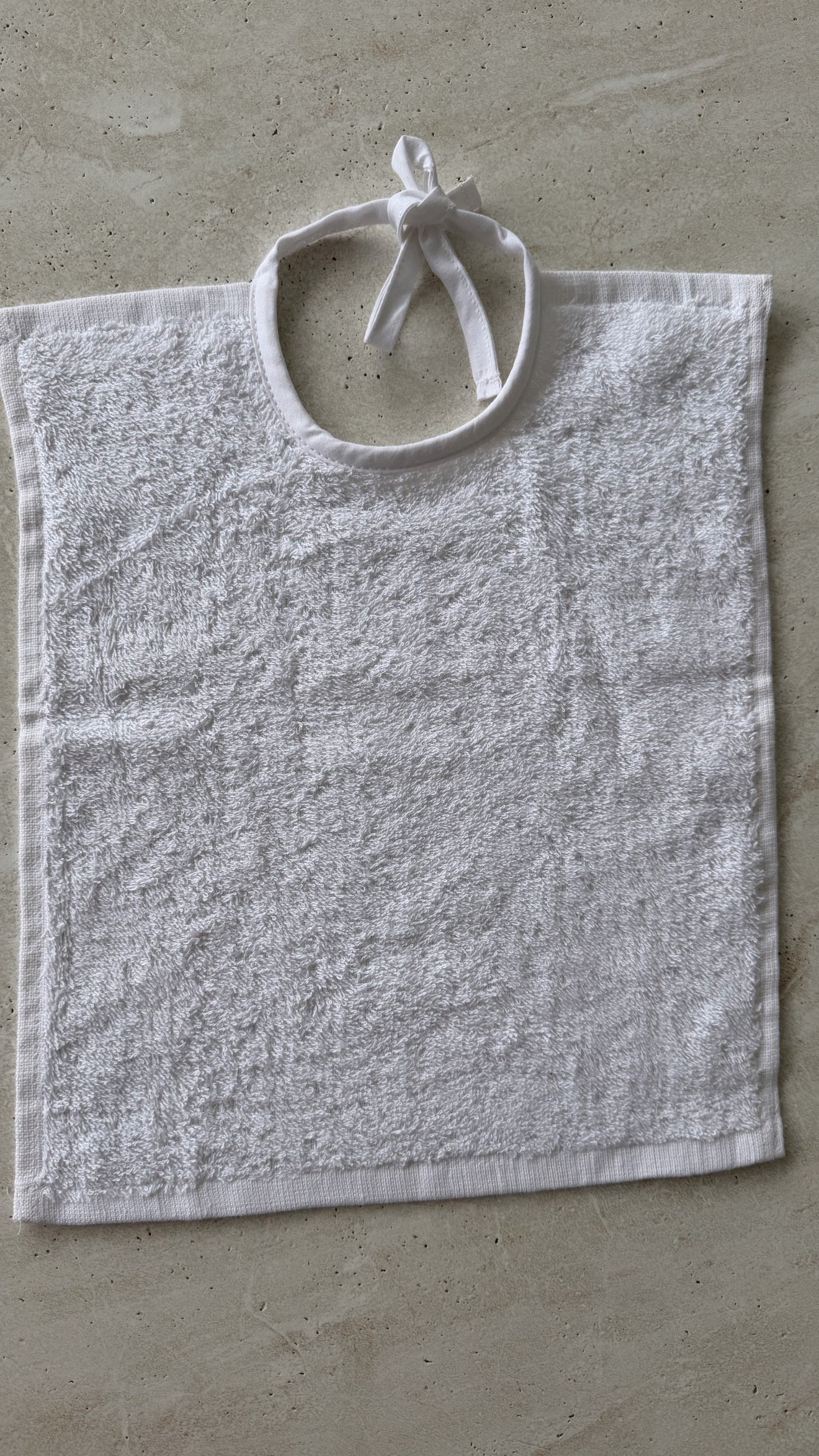 Bavoir bébé classique blanc en 100% coton – Image 2